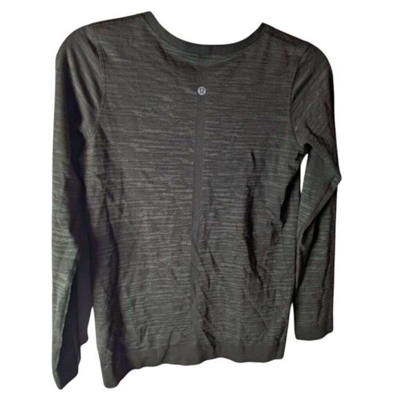 LULULEMON ATHLETICA Swiftly Tech Long Sleeve (Relaxed-Fit) Size 6-8 - Picture 4 of 5